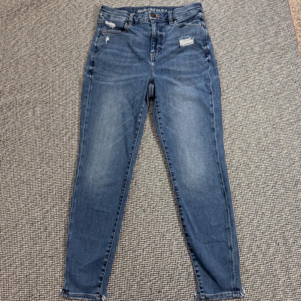 American Eagle Curvy Hi-Rise Jegging Medium Wash Distressed Raw Hem Size 6 Short